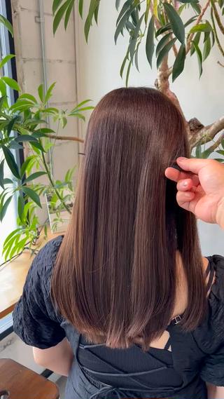 ダメージを抑え、栄養補給しながらのカラーで若く艶々なヘアーに 