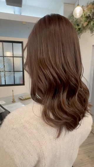 ブリーチなしの透明感カラー
『モカグレージュ』

赤みを消すカラーが人気です 