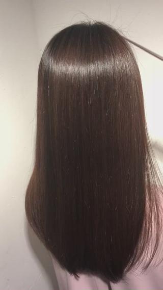 サイエンスアクアは施術者、お店によって成果の出方がすごく変わる難しい施術です。お客様のダメージレベルによってやり方が変わります。それが出来るお店はかなり限られます。当店はしっかり学んだスタッフが施術しますので、ハイクオリティな髪質改善を提供します。
また最近『サイエンスアクアinカラー』というメニューがミニモ掲載者で増えてますが、これは正式なサイエンスアクアではないので注意してください。カラー剤にトリートメントを少し混ぜてるだけなので、成果が全然違います。
お客様から最近よく聞くので記載しておきます。 