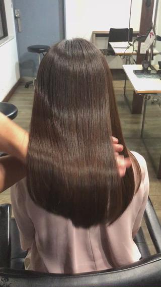 サイエンスアクアは施術者、お店によって成果の出方がすごく変わる難しい施術です。お客様のダメージレベルによってやり方が変わります。それが出来るお店はかなり限られます。当店はしっかり学んだスタッフが施術しますので、ハイクオリティな髪質改善を提供します。
また最近『サイエンスアクアinカラー』というメニューがミニモ掲載者で増えてますが、これは正式なサイエンスアクアではないので注意してください。カラー剤にトリートメントを少し混ぜてるだけなので、成果が全然違います。
お客様から最近よく聞くので記載しておきます。 