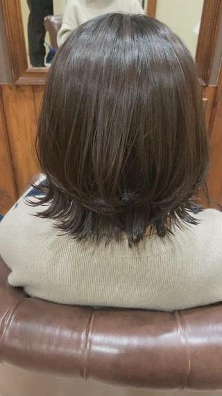 表面に少しだけ段を入れてくびれヘアーにもできる
2way styleに