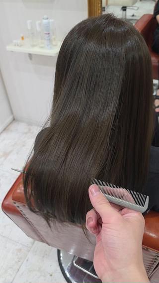 艶髪！髪質改善カラー！！
髪質改善カラー＋カラー処理剤で老化防止＋トリートメントで栄養補給！！収まり1週間以上持続 
もっと持って欲しい方はHERMESトリートメントオススメです！！ 