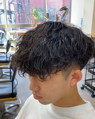 ショート パーマ メンズ JINKIメンズ特化 メンズカットパーマのヘアスタイル