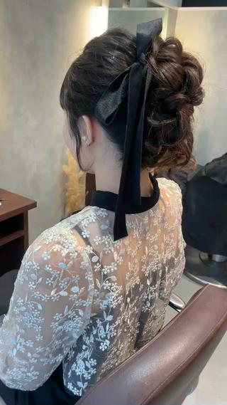 もこもこルーズアップお団子ヘア
キラキララメが動くたびに輝いていて可愛い！ 