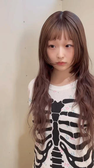 カットはレイヤーたっぷり！カラーはブリーチ無しで出来るココアブラウンになります！ 