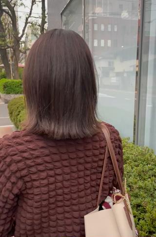 切りっぱなしボブ
ギリギリ結べる長さで可愛いです！
重めのスタイリングオイルで束感◎ 