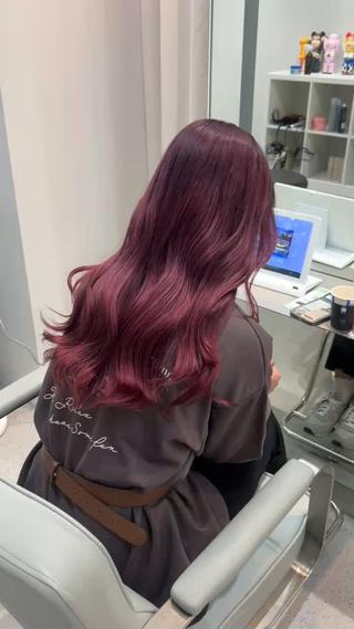 ツヤ感たっぷりカシスピンク

暖色挑戦してみたい方
ブリーチベース活かしたい方
周りと差をつけたい方

光に当たるとほんのり透けるピンク感が
巻いたときの動きをさらに可愛く見せてくれます
 