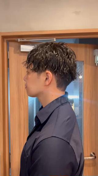 【トレンドも、大人の品も、手に入れられるパーマ】



・無造作なのに洗練。
自然な動きが、肩の力を抜いた色気を引き出す。

・手間をかけずに、雰囲気を纏う。
乾かすだけで整う、時短×洒落感の理想バランス。

・髪に立体感と余裕を。
ほどよいボリュームとリズムが、表情まで魅力的に。

・ダメージレスで、長く楽しめる。
髪に優しく、質感をキープできる大人仕様。



トレンドに敏感な層から大人世代まで圧倒的に人気のあるスタイルです 