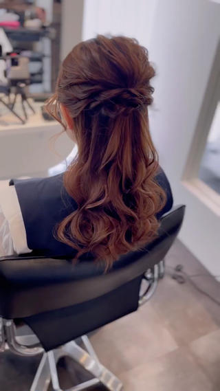 ゆるふわハーフアップ
デートやお呼ばれシーンにオススメです 