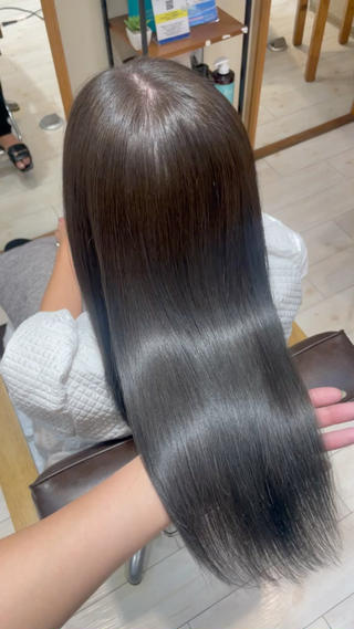 カラーやパーマ等ととっても相性のいいトリートメントです️
髪本来のツヤを取り戻し、天使の輪を作ってくれます*゜