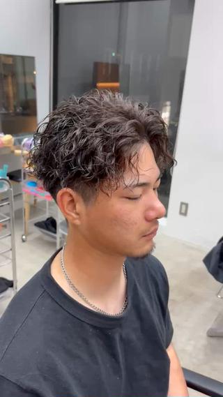ショート カラー パーマ メンズ 冨永 圭人のヘアスタイル