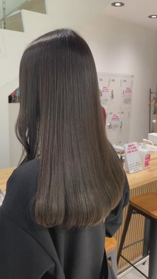 髪質改善ストレート
オーダーメイドトリートメント
色素薄い系カラー
ストレートとカラーは別日でのご案内です

くせ毛さんを髪質改善ストレートで
生まれながらの柔らかストレートに

 