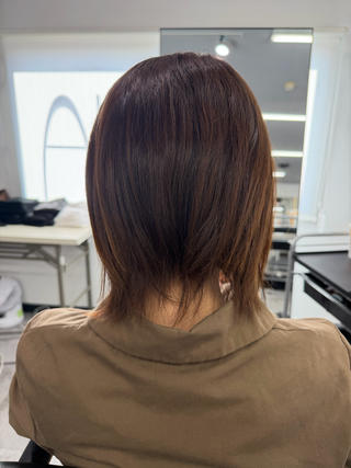 2ヶ月ぶりのカットでウェイトが下がって来てたので、それを上げてくびれを出したイメージです！
ハンドブローで時間かけなくても良い様にしてます。
 