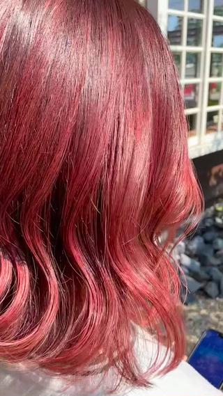 毛先に残っているブリーチ毛を活かした
暖色カラーになっております♪ 