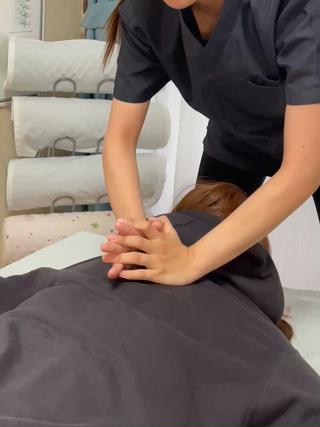 こんにちは
昨日より仕事始めだった方が多いのではないでしょうか？

年末年始・お正月疲れ…年始の仕事疲れ…そんな方が多いのではないでしょうか？
そんな方々は体を整えるチャンスです！！
ちょっとの体の不調でも大丈夫です
お気軽にお越しください〜！
 