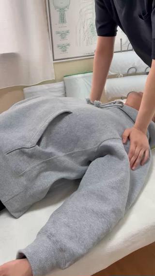 姿勢調整

写真で自分の姿勢にびっくりした
肩こり・腰痛が当たり前
体型が崩れてきた気がする
何をしてもスッキリしない
年齢より老けて見える

あてはまる方いませんか？？
このようなお悩み、実は姿勢が原因かも…
当院ではその人のお悩みに合わせた優しい施術を行います

少し気になるな〜という方も初回はお手頃価格で体験できますので、ぜひ一度ご来院ください！

 