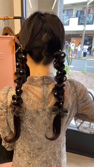 ツインアレンジ　リボンアレンジ　お呼ばれヘア　ロング

インスタ@ymmto_kyana  TikTok@akmhdchan 