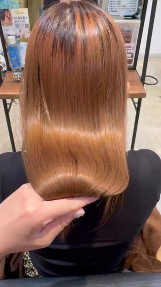 お悩みに合わせたトリートメントで艶々サラサラに
プチヘッドスパでお仕事終わりにリラックスしてみませんか？ 