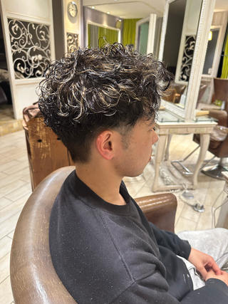 カラー パーマ メンズ メンズパーマ特化🔥 ツイスパ/シャドウのヘアスタイル