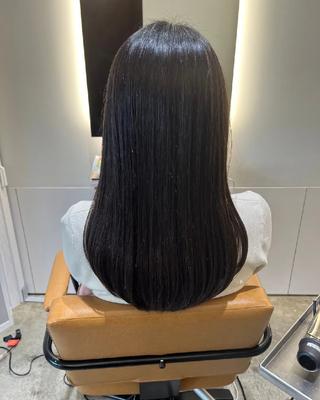 ナチュラル矯正or髪質改善トリートメントオージュアトリートメントでも内部補修と保湿
スタイリングが楽になります!梅雨前に是非 