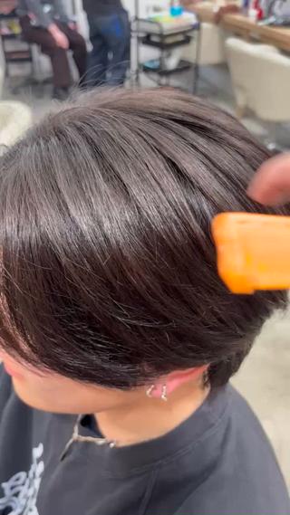 曲がる縮毛矯正です！！
センター分けにしたいけど癖が気になる方オススメです！！ 