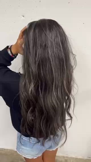 ベース暗めハイライトで細めに入れてるけど、筋感を出るようにしました 