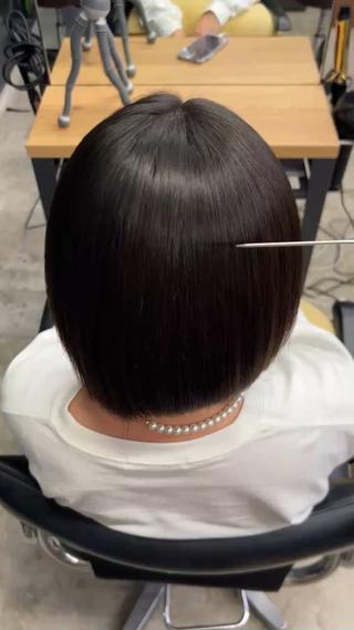 うねりや広がりが気になる方、ブリーチしてて出来るか心配の方、梅雨前で癖が気になる方是非1度お任せ下さい
 