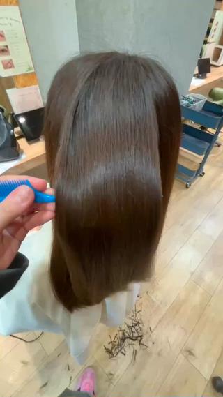 ぱさつく髪の毛、広がりやすい髪をまとまるサラサラ髪に仕上げます！！ 