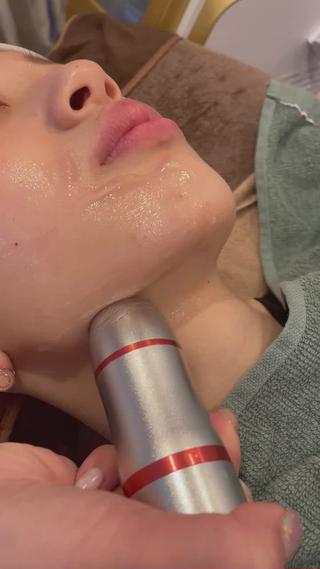 二重顎に...リフトアップ小顔 