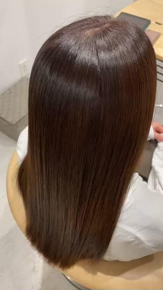 縮毛矯正ですが、柔らかくかかるので２日後から巻けます！
艶々美髪になりませんか？︎゛ 