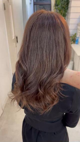 透明感ミルクティーブラウン
ワンブリーチでいけます
男女ウケ満載です 