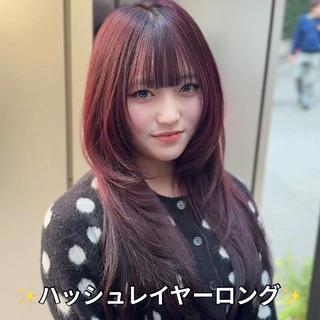 ブリーチした髪にワインレッド
カットはハッシュカットでトレンドに♪