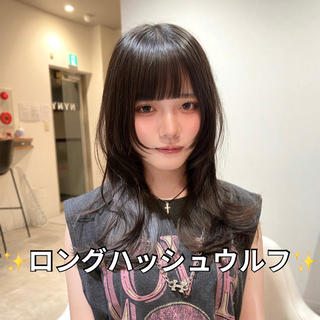 ナチュラルなブラウンカラーとロングのハッシュレイヤー