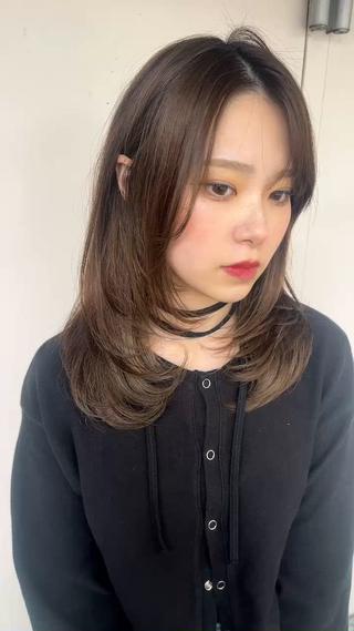 ワンカールで決まるレイヤースタイル！ストレートの時はまとまり、巻けば動くスタイルです！ 