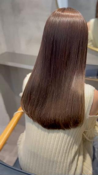 ブリーチ無しのダブルカラーでつくるベージュ系のカラーになります

明るさは9Lvで、赤みを消して柔らかいカラーになるようにさせていただきます

ブリーチはしたくないけど、柔らかい雰囲気は出したい方や、透明感のあるカラーが好きな方は是非お任せください 