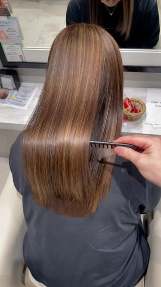 最高ランクの髪質改善縮毛矯正になります
根本からの癖をしっかり伸ばして、艶さらに
髪質改善縮毛矯正と髪質改善トリートメントを合わせると
手触りと艶髪になります
 