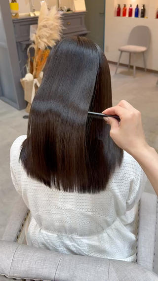 縮毛矯正履歴

​〜​艶のある柔らかい髪​〜​

︎︎︎︎ノーマルカメラ
︎︎︎︎乾かし方で艶感やまとまりが変わってきます！
自分で出来るホームケアの方法もお伝えします  ̖́- 