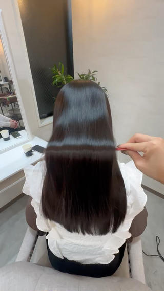 縮毛矯正履歴
​〜​艶のある柔らかい髪​〜​

︎︎︎︎ノーマルカメラ
︎︎︎︎乾かし方で艶感やまとまりが変わってきます！
自分で出来るホームケアの方法もお伝えします  ̖́- 