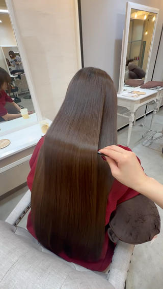 〜リピーター様〜

手触りつるつる、うるうるのツヤ髪に大変身

「もっと早くやればよかった！」のお声、たくさんもらってます
髪でお悩みの方、私にお任せくださいっ


 