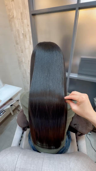 ​〜​艶のある柔らかい髪​〜​

︎︎︎︎ノーマルカメラ
︎︎︎︎乾かし方で艶感やまとまりが変わってきます！
自分で出来るホームケアの方法もお伝えします  ̖́- 