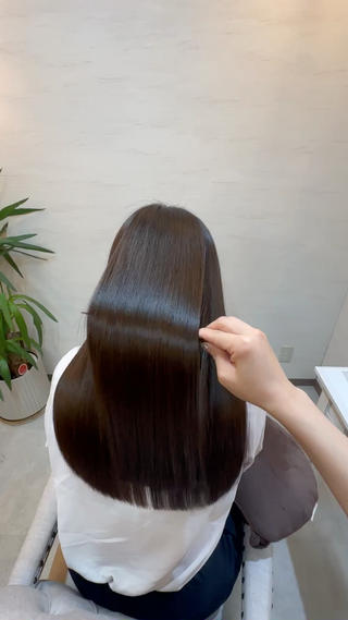 ナチュラルカラー
オリーブグレージュ ̖́-


​〜​艶のある柔らかい髪​〜​

︎︎︎︎仕上げのオイルなし
︎︎︎︎ノーマルカメラ
︎︎︎︎乾かし方で艶感やまとまりが変わってきます！
自分で出来るホームケアの方法もお伝えします  ̖́- 
