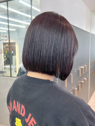 やや重めに残したボブ

後ろから前にかけての繋がるラインが綺麗に見える 