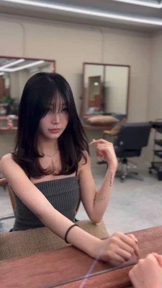 𝑵𝒂𝒕𝒖𝒓𝒂𝒍 𝒍𝒂𝒚𝒆𝒓
扱いやすい質感調整で、大人可愛いトレンドスタイルを️