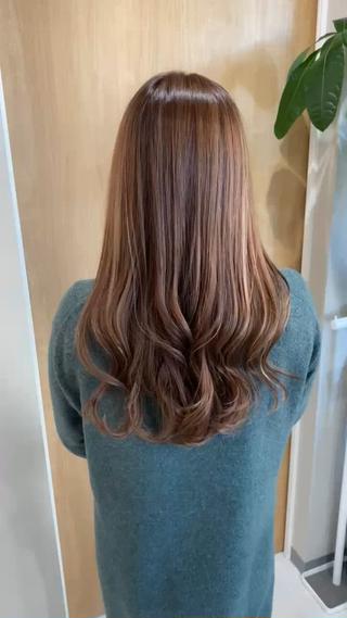 ロング カラー 浦田 智里のヘアスタイル