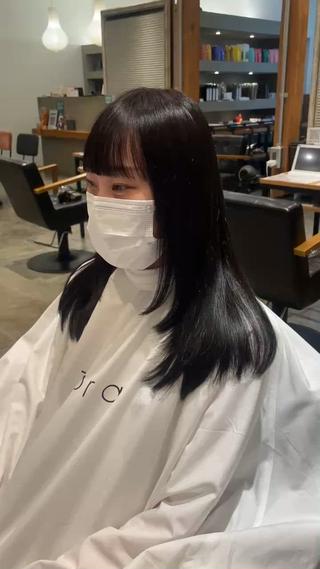 onecolor×darkpinkbeige♡.·*.
就活中でも楽しめる暗髪カラー✮*。゚ほんのりと柔らかみのある色で温かみを出してくれるのが特徴です!