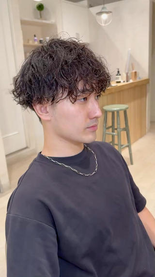 優しめのツーブロ波巻きスパイラル！
人気スタイルです！ 