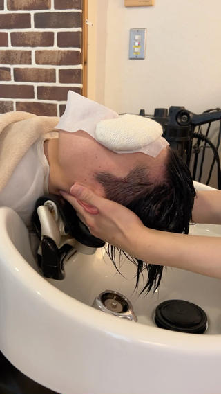 メンズにも大人気のヘッドスパ！

薄毛が心配、最近頭皮が少しかゆいかも？それ、ヘッドスパでケアしてあげられるかも！

血行不良による頭皮の炎症は、放置していると脱毛、細げ、薄毛に繋がります

今からできるケアをしていきましょう 