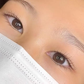 一重瞼のお客様、パーマ後二重になりました
まつ毛が長かったので奥行きガッツリあるタイプのロッドを使用しました