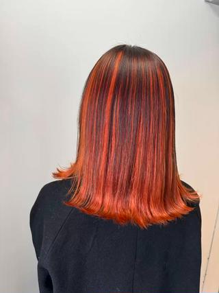 オレンジのアンブレラーカラー
パキッとした感じがまた可愛いです！

ワンブリーチカラーです！
デザイカラーでもご相談ください！ 