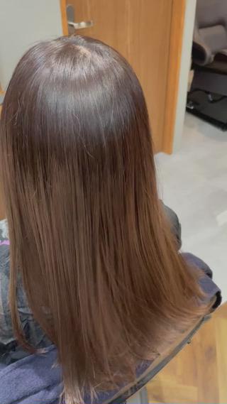 度重なるブリーチによるダメージも超音波トリートメントでサラサラに 